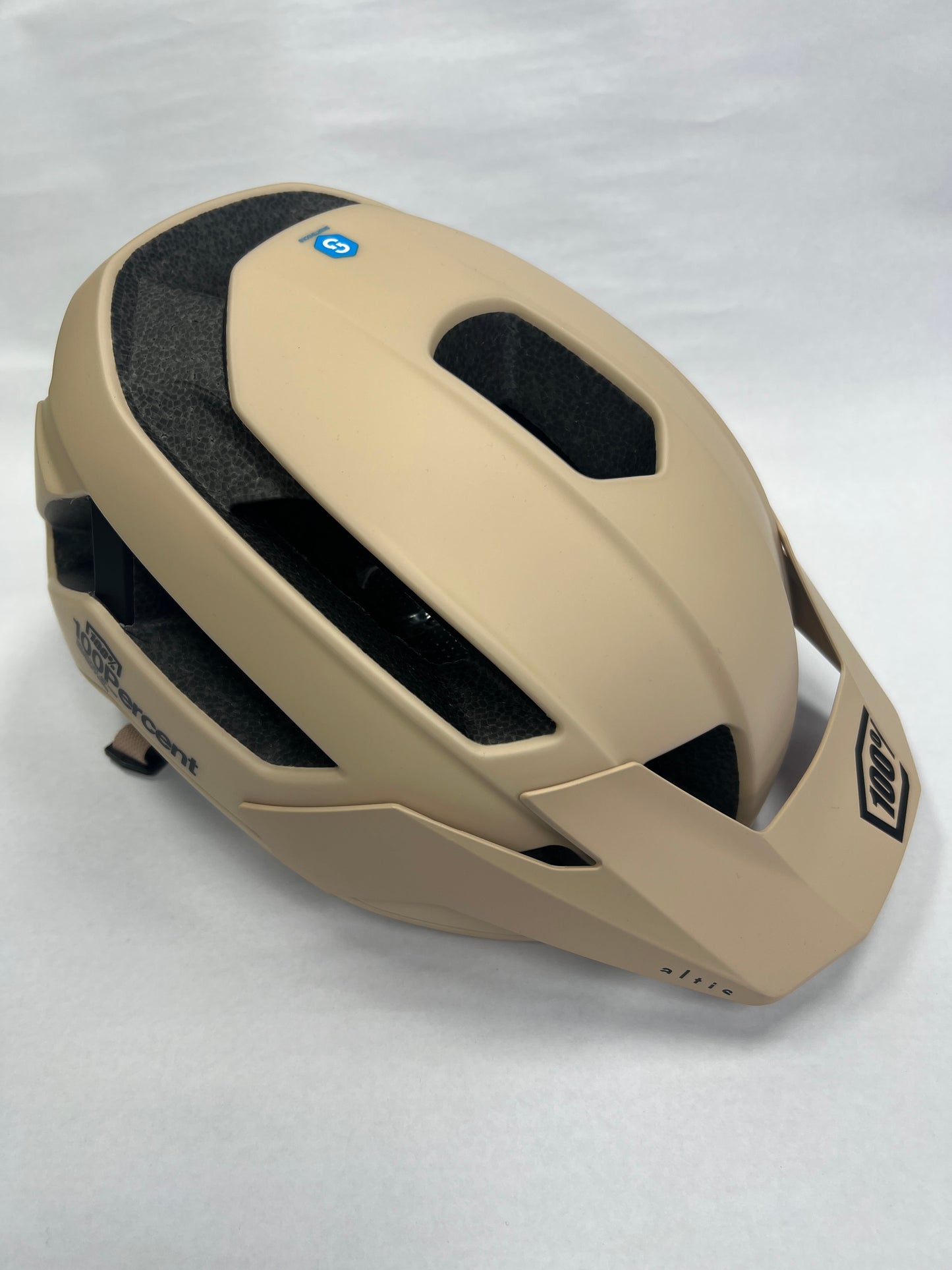 Casco 100% Altis Beige